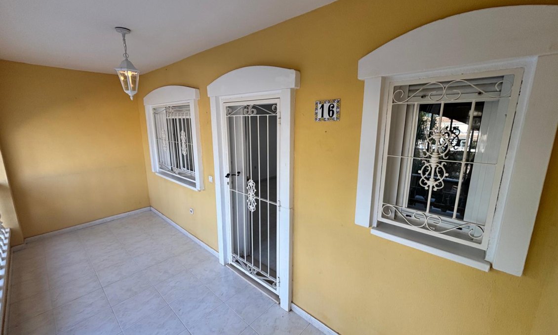 Resale - Townhouse -
Urbanización Monteazul