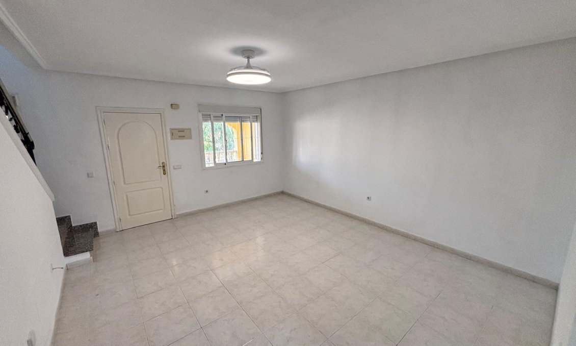Resale - Townhouse -
Urbanización Monteazul