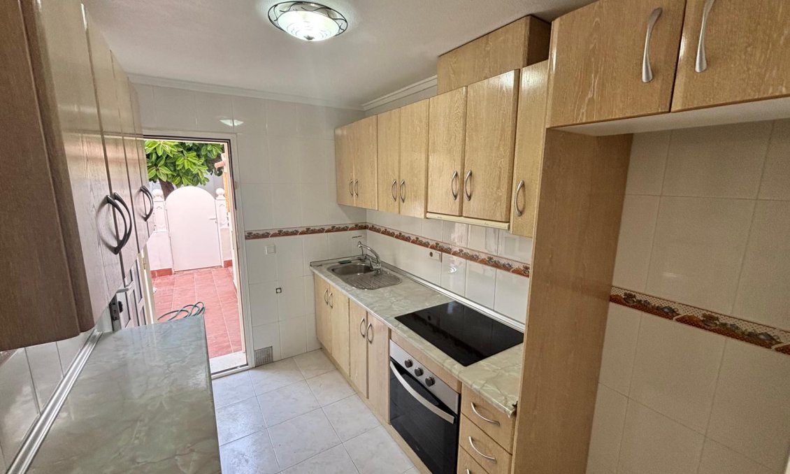 Resale - Townhouse -
Urbanización Monteazul