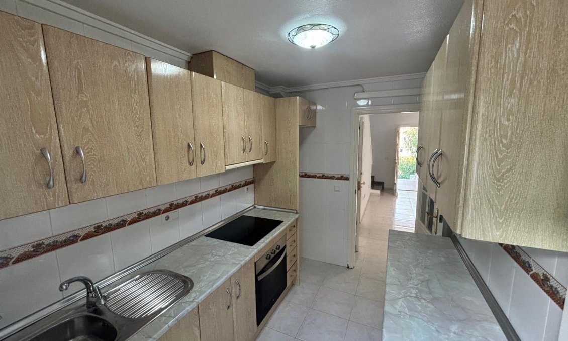 Resale - Townhouse -
Urbanización Monteazul