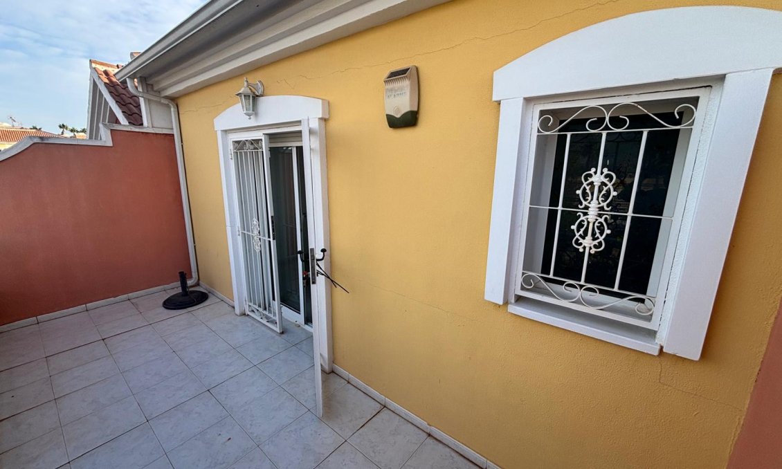Resale - Townhouse -
Urbanización Monteazul