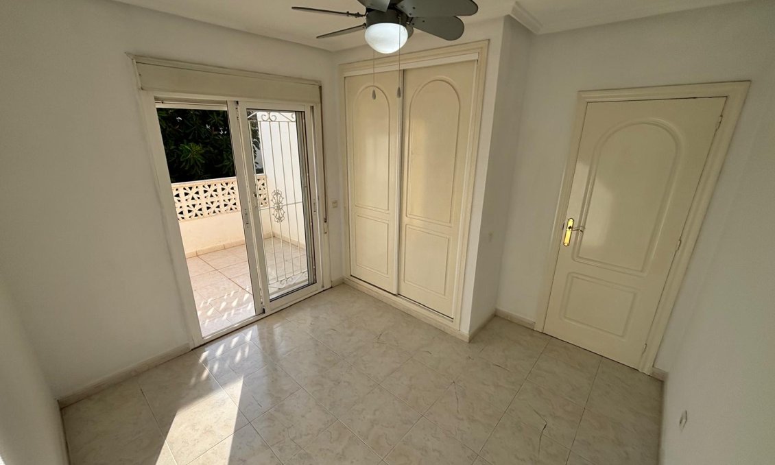 Resale - Townhouse -
Urbanización Monteazul