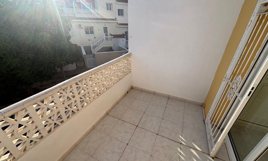 Resale - Townhouse -
Urbanización Monteazul