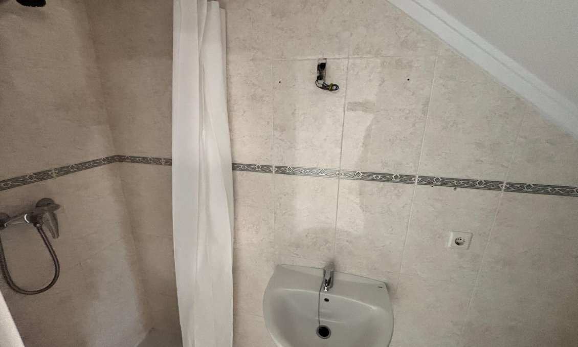 Resale - Townhouse -
Urbanización Monteazul