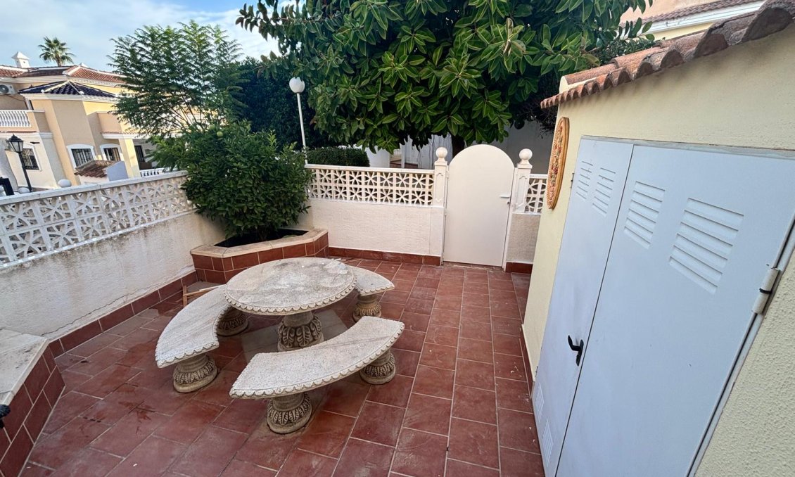 Resale - Townhouse -
Urbanización Monteazul