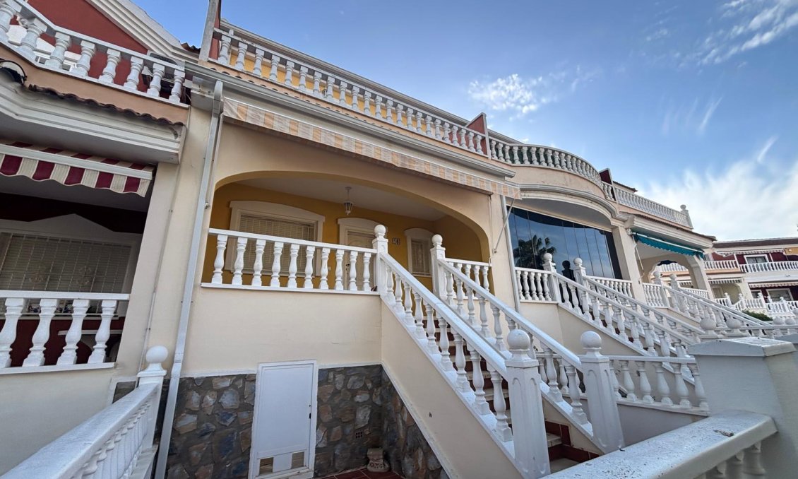 Resale - Townhouse -
Urbanización Monteazul