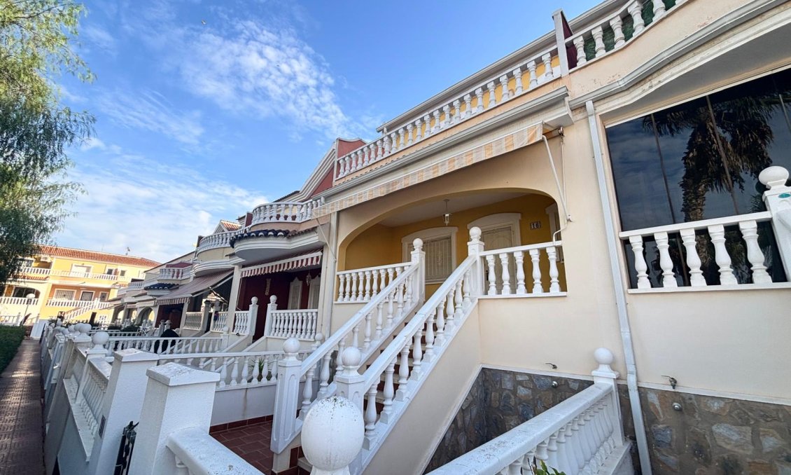 Resale - Townhouse -
Urbanización Monteazul