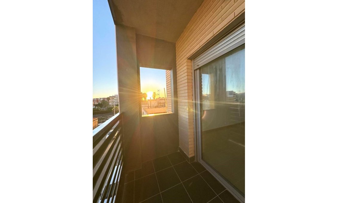 Wiederverkauf - Wohnung -
Torrevieja - Centro