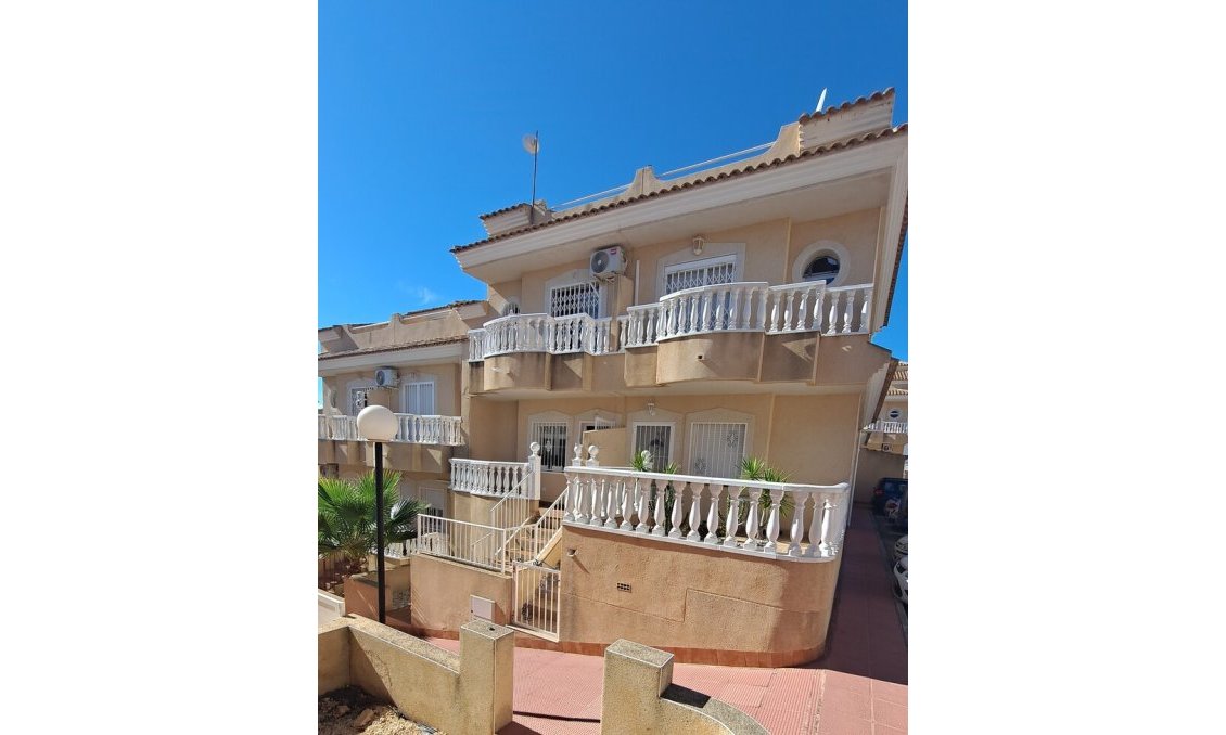 Használt Ingatlanok - Sorház -
Villamartin - Costa Blanca