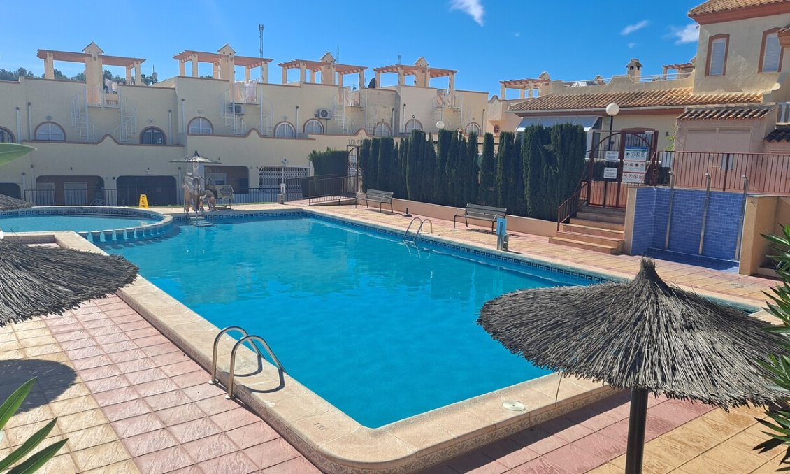 Használt Ingatlanok - Sorház -
Villamartin - Costa Blanca