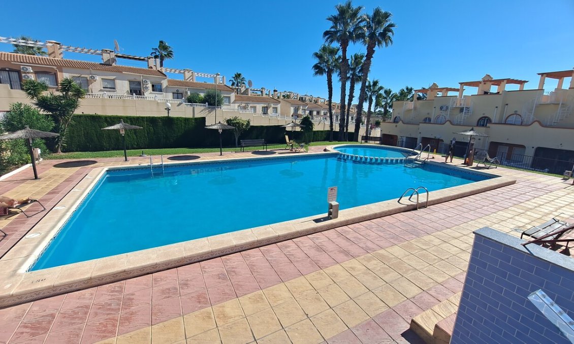 Használt Ingatlanok - Sorház -
Villamartin - Costa Blanca
