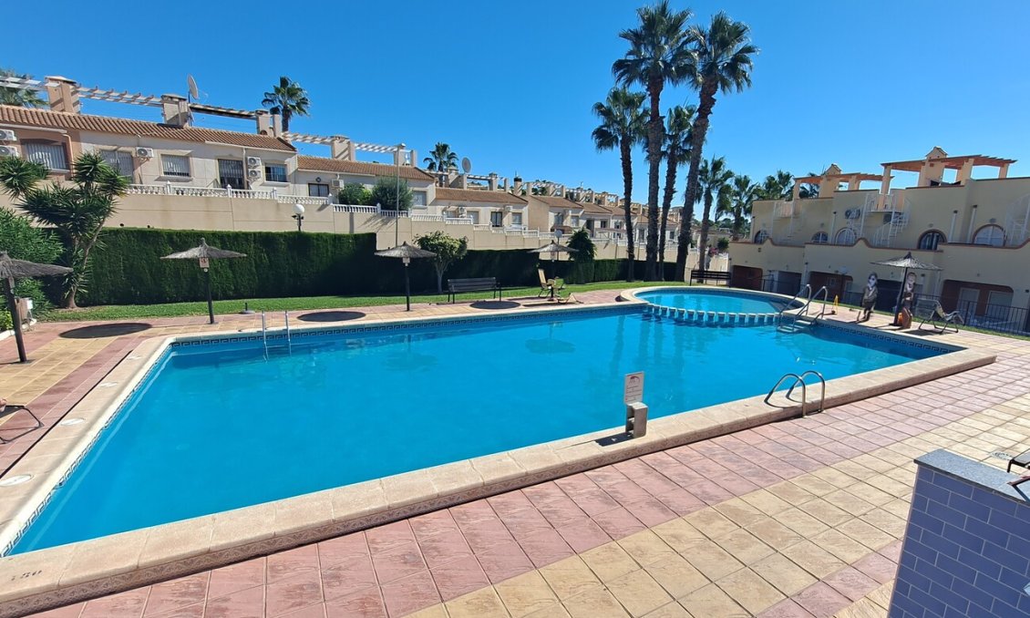 Használt Ingatlanok - Sorház -
Villamartin - Costa Blanca