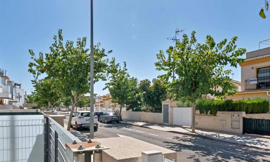 Wiederverkauf - Bungalow -
Pilar de la Horadada - Zona Pueblo
