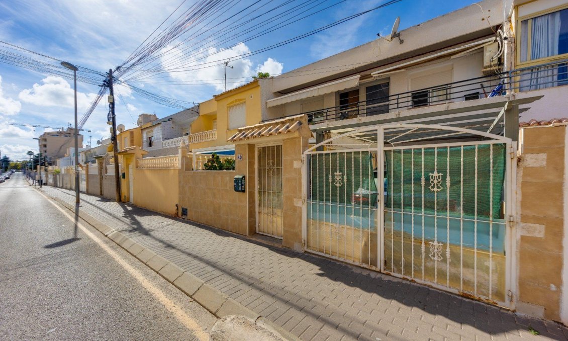 Segunda mano - Adosado -
Torrevieja - Nueva Torrevieja