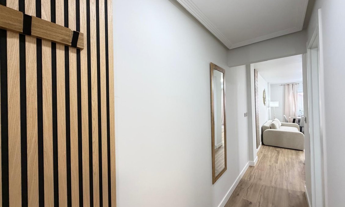 Segunda mano - Apartamento -
Torrevieja - Centro