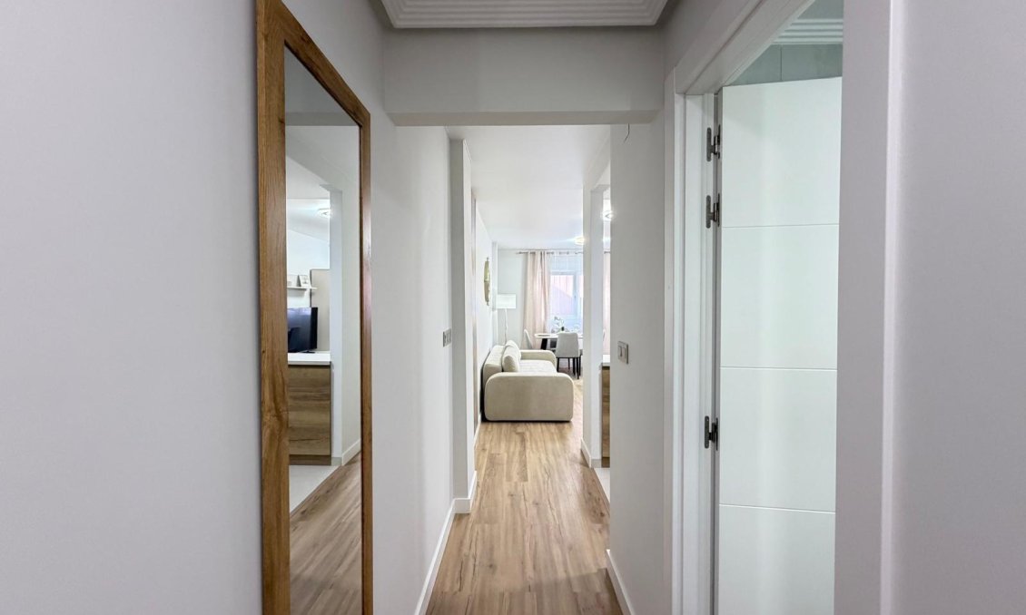 Segunda mano - Apartamento -
Torrevieja - Centro