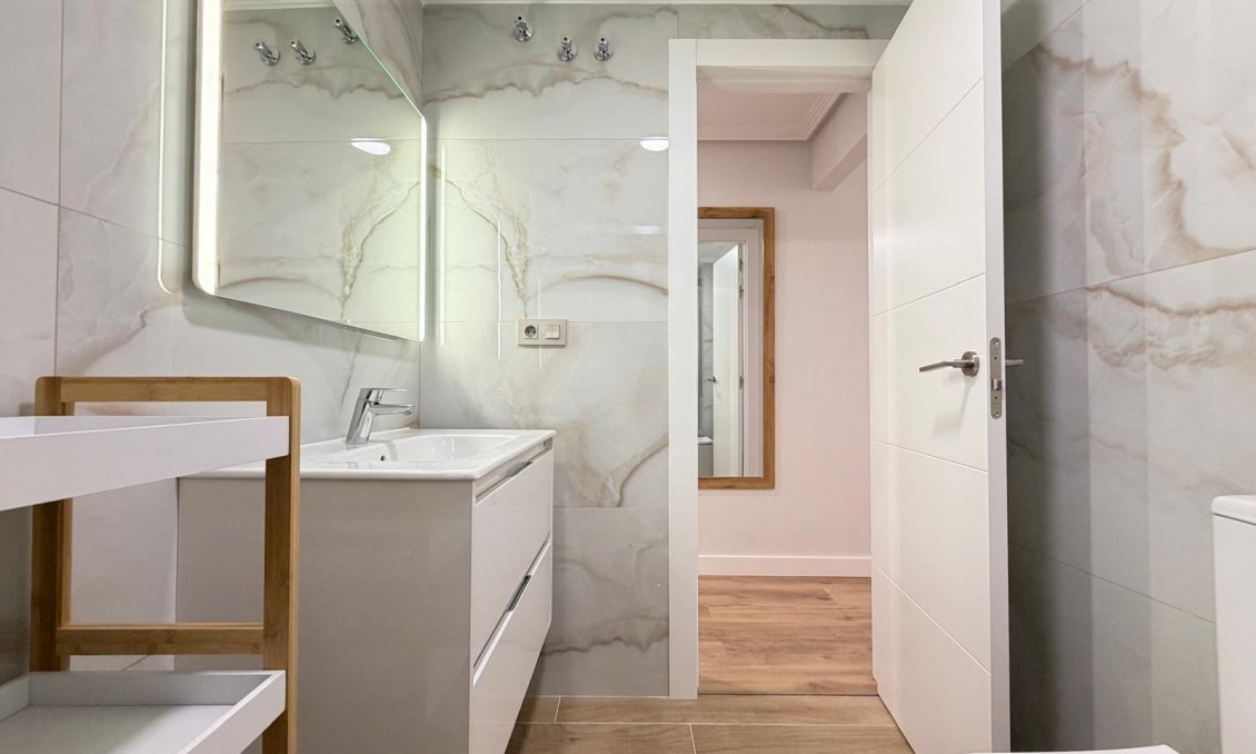 Segunda mano - Apartamento -
Torrevieja - Centro