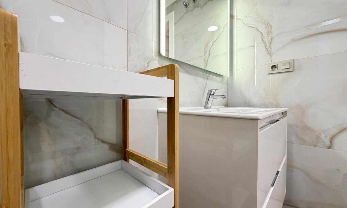 Segunda mano - Apartamento -
Torrevieja - Centro