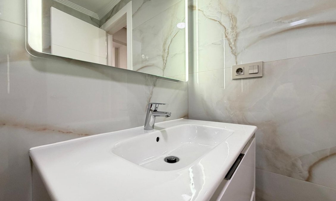 Segunda mano - Apartamento -
Torrevieja - Centro