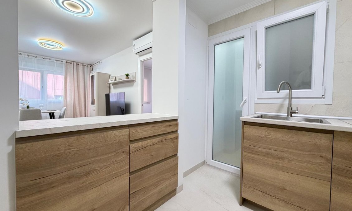 Segunda mano - Apartamento -
Torrevieja - Centro