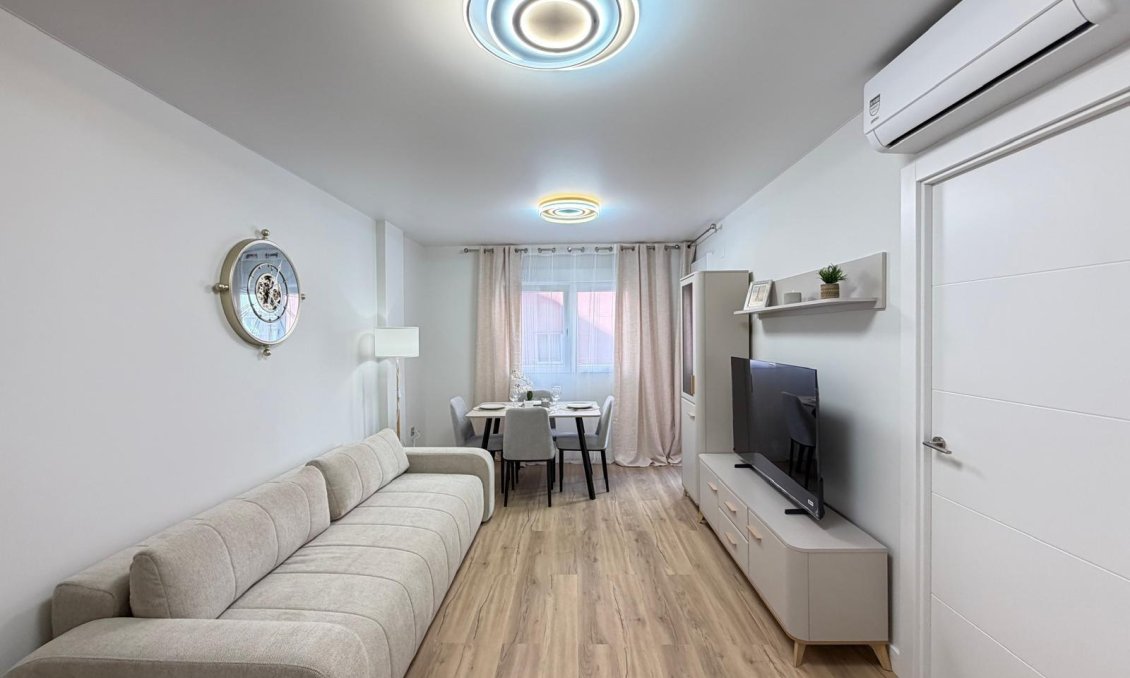 Segunda mano - Apartamento -
Torrevieja - Centro