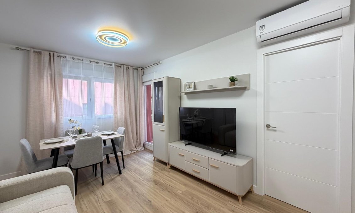 Segunda mano - Apartamento -
Torrevieja - Centro