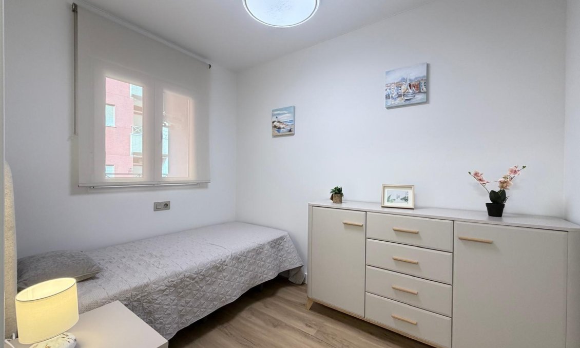 Segunda mano - Apartamento -
Torrevieja - Centro
