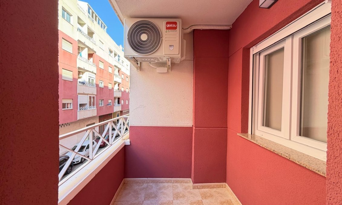 Segunda mano - Apartamento -
Torrevieja - Centro