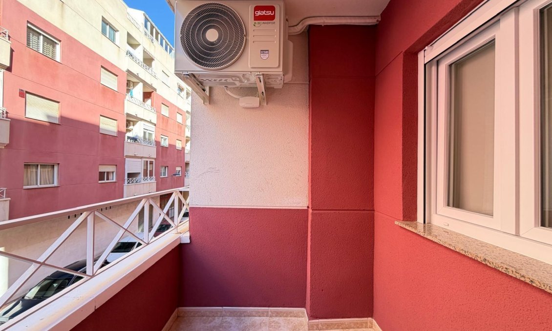 Segunda mano - Apartamento -
Torrevieja - Centro