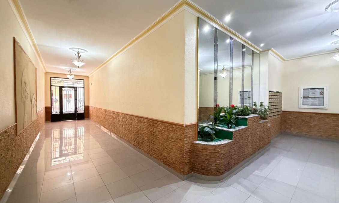 Segunda mano - Apartamento -
Torrevieja - Playa del Cura