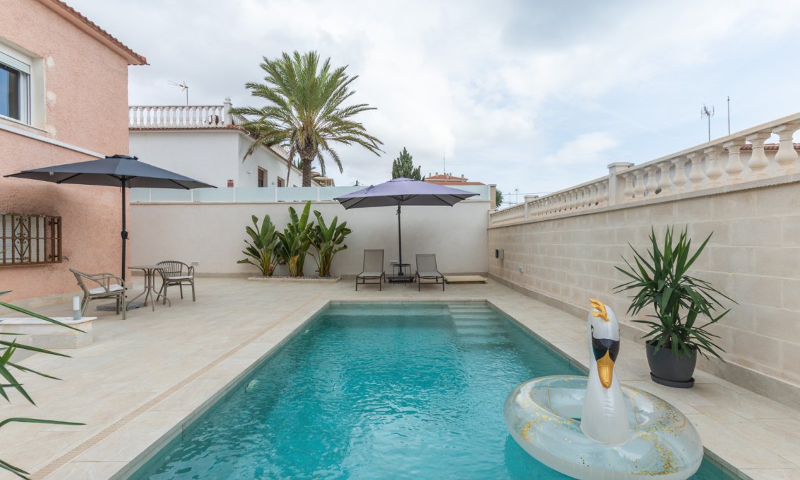 Segunda mano - Villa / Semi pareado -
Punta Prima - Costa Blanca