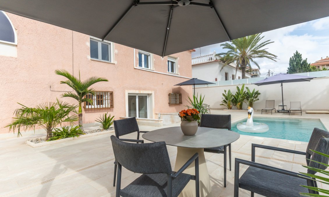 Segunda mano - Villa / Semi pareado -
Punta Prima - Costa Blanca