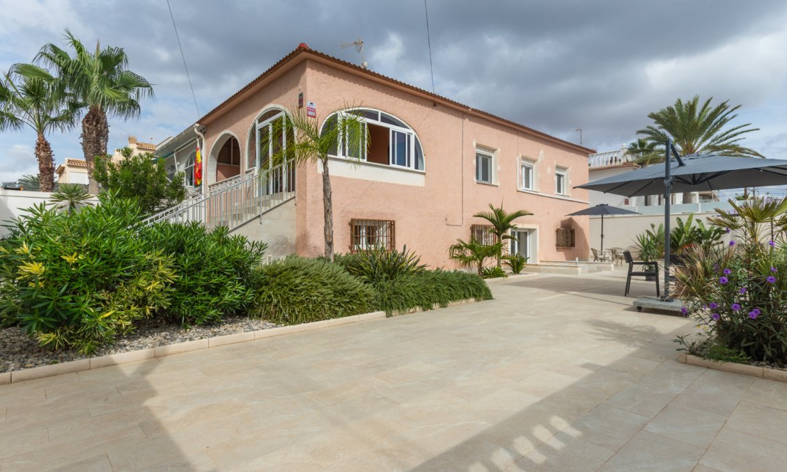 Segunda mano - Villa / Semi pareado -
Punta Prima - Costa Blanca