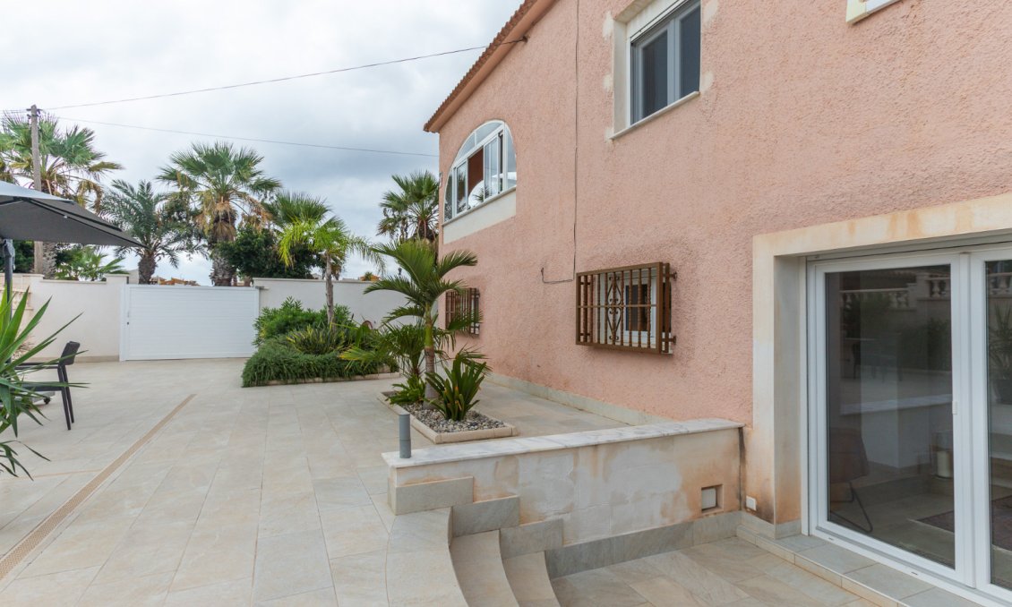 Segunda mano - Villa / Semi pareado -
Punta Prima - Costa Blanca