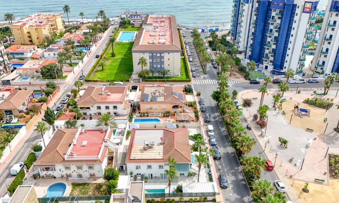 Segunda mano - Villa / Semi pareado -
Punta Prima - Costa Blanca