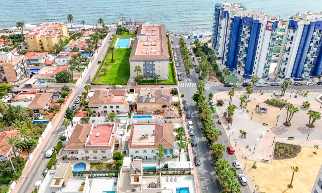 Segunda mano - Villa / Semi pareado -
Punta Prima - Costa Blanca