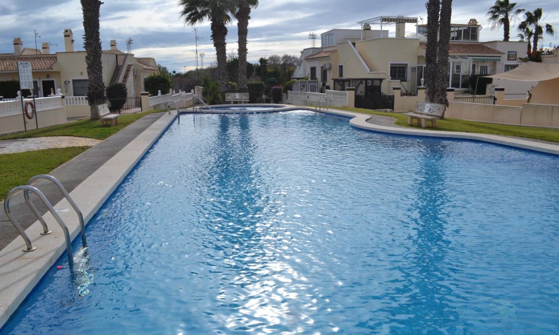 Segunda mano - Villa / Semi pareado -
Orihuela Costa - La Zenia
