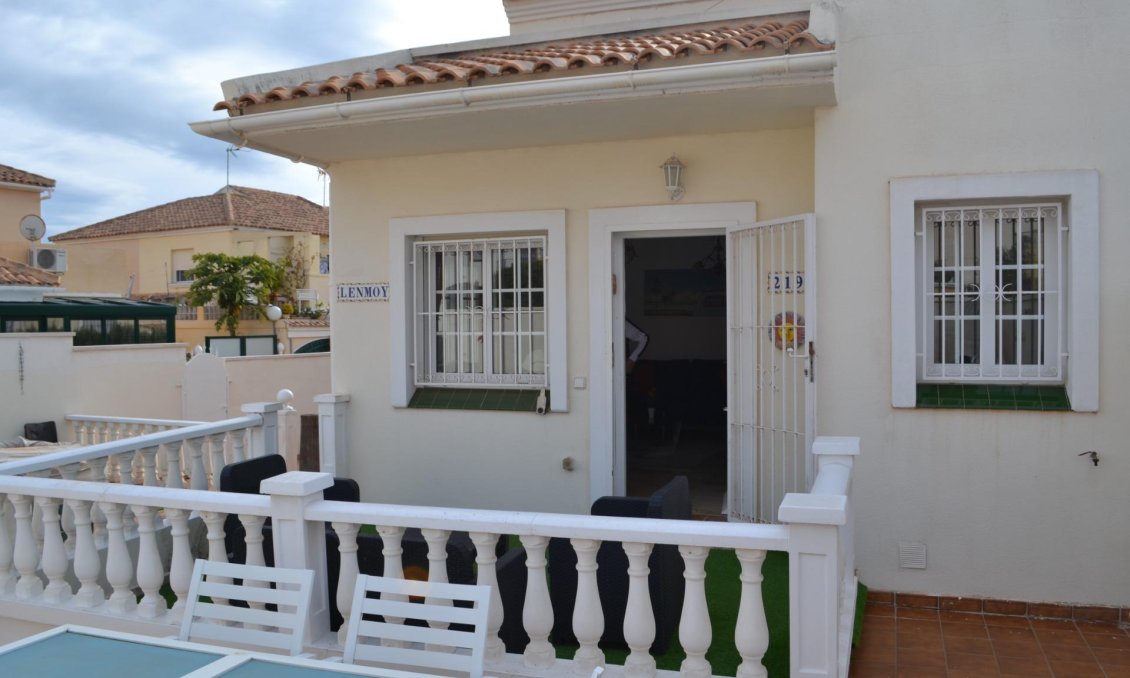 Segunda mano - Villa / Semi pareado -
Orihuela Costa - La Zenia