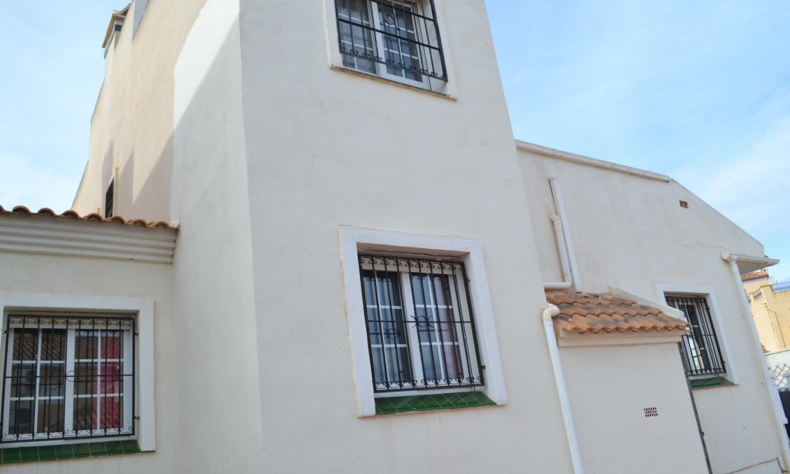 Segunda mano - Villa / Semi pareado -
Orihuela Costa - La Zenia