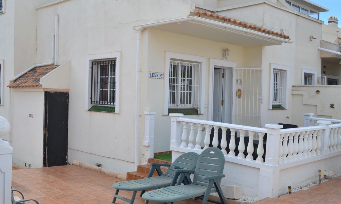 Segunda mano - Villa / Semi pareado -
Orihuela Costa - La Zenia