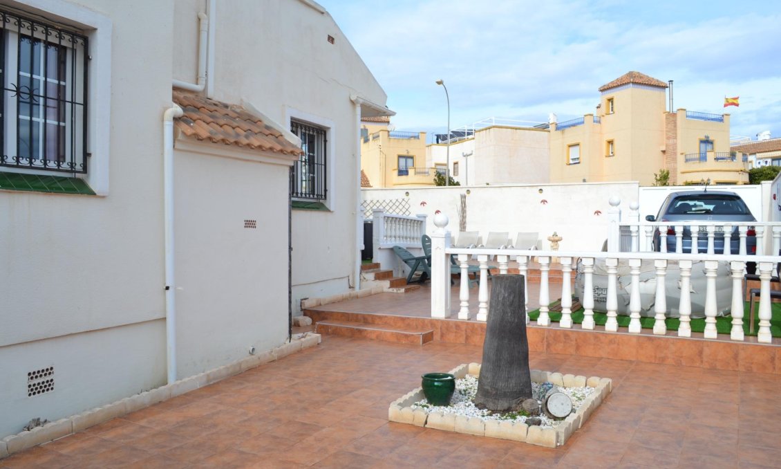 Segunda mano - Villa / Semi pareado -
Orihuela Costa - La Zenia