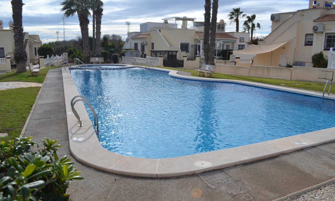 Segunda mano - Villa / Semi pareado -
Orihuela Costa - La Zenia