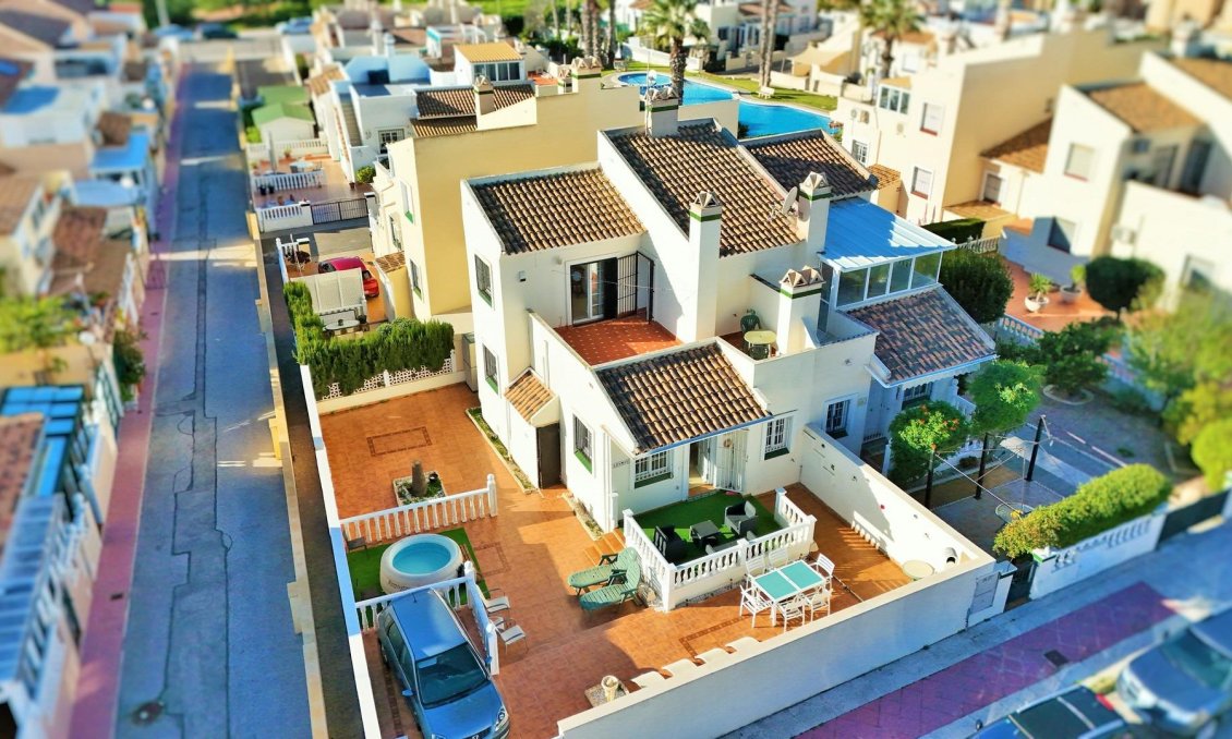 Segunda mano - Villa / Semi pareado -
Orihuela Costa - La Zenia