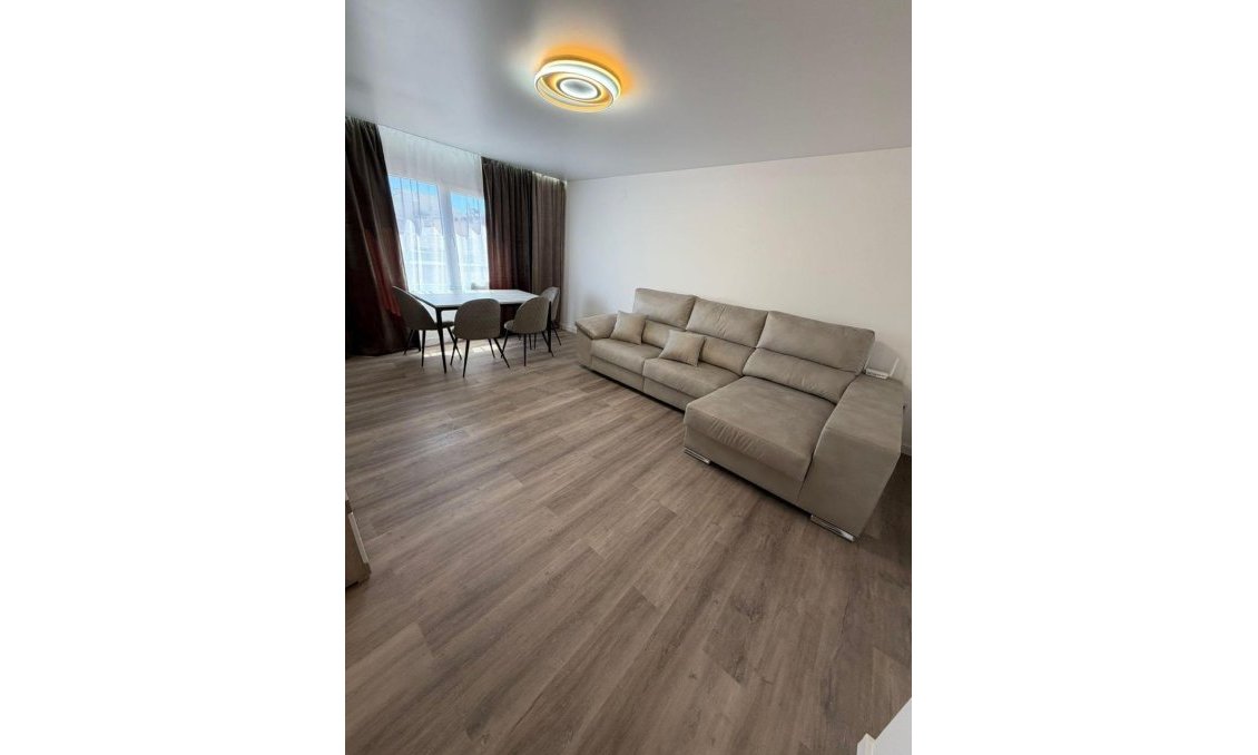 Segunda mano - Apartamento -
Torrevieja - Centro