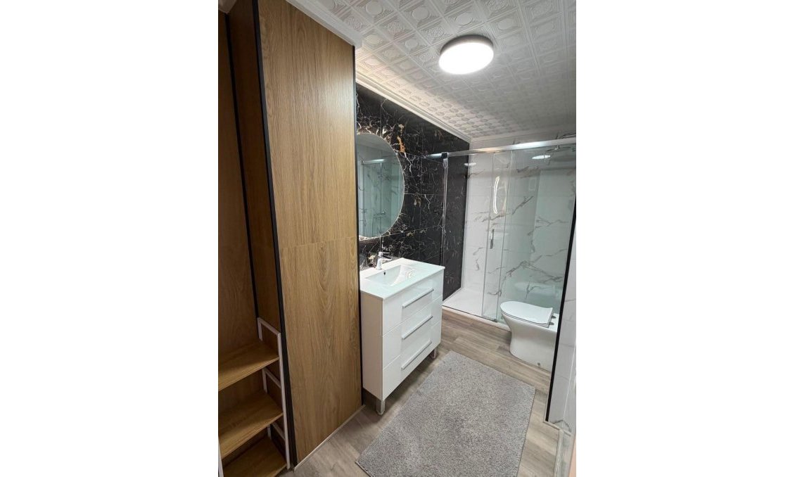 Segunda mano - Apartamento -
Torrevieja - Centro