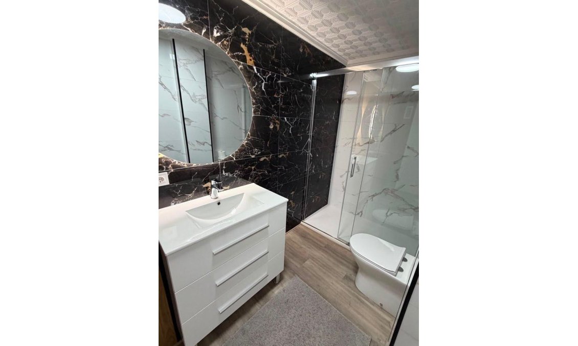 Segunda mano - Apartamento -
Torrevieja - Centro