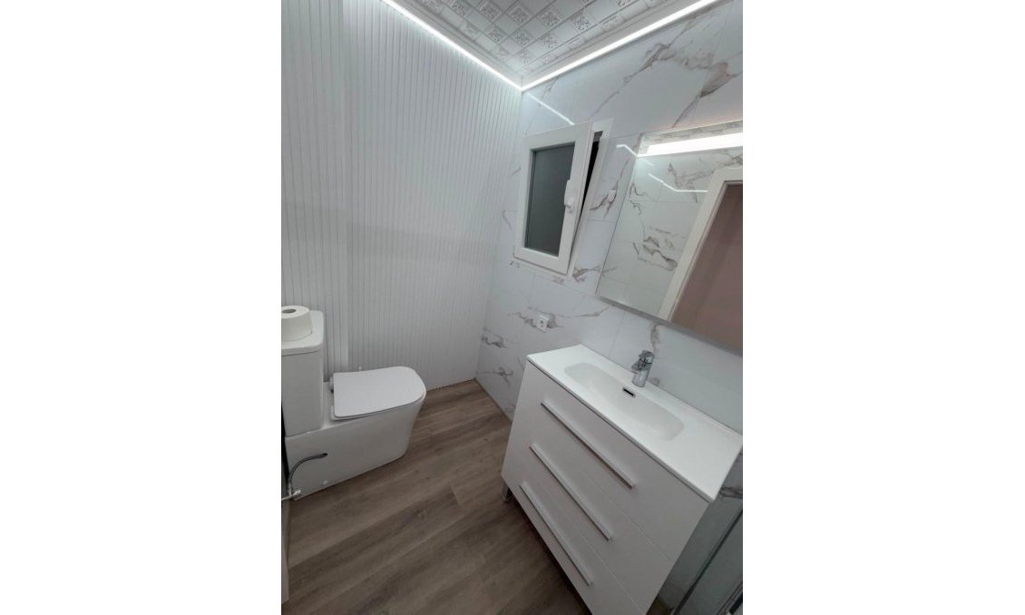 Segunda mano - Apartamento -
Torrevieja - Centro