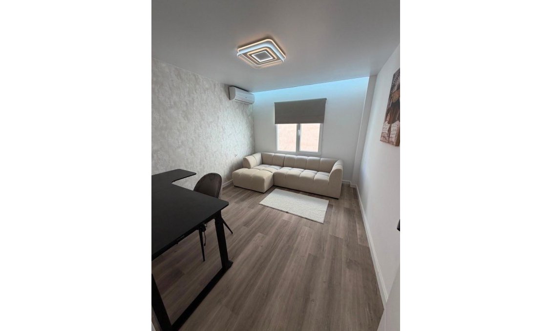 Segunda mano - Apartamento -
Torrevieja - Centro