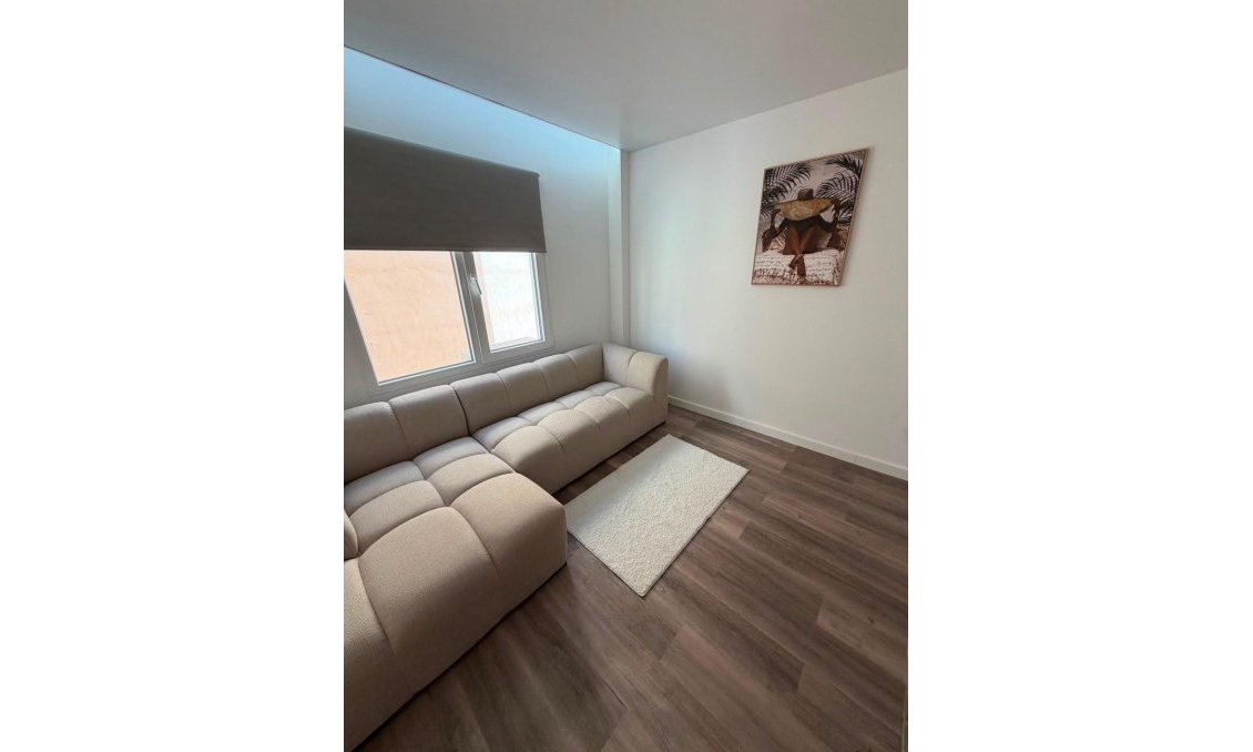 Segunda mano - Apartamento -
Torrevieja - Centro