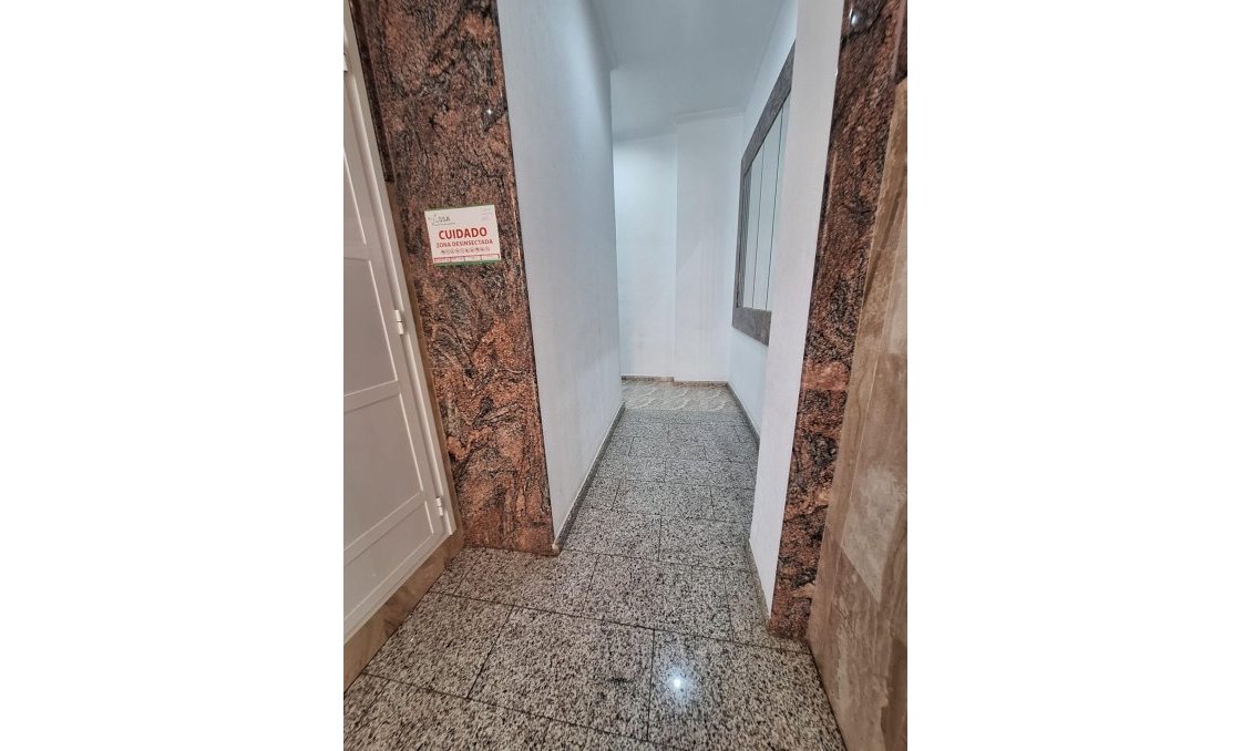 Segunda mano - Apartamento -
Torrevieja - Estacion De Autobuses